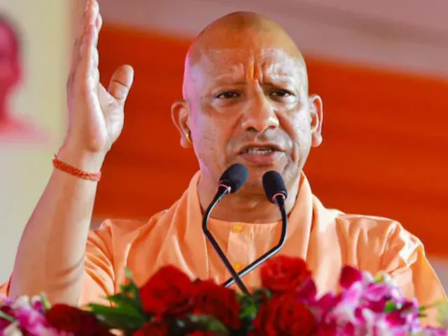 सीएम योगी बोले- "हिन्दू पर्व आता है तो इन्हें गर्मी लगती है, डेंटिंग-पेंटिंग करनी पड़ती है"