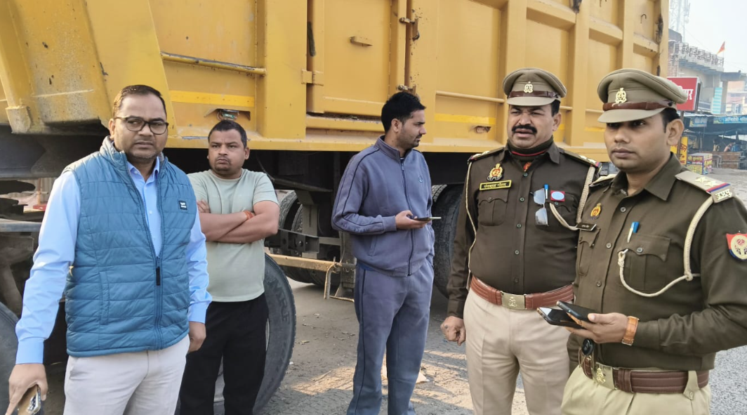 औरैया में अवैध खनन पर बड़ी कार्रवाई, 4 डंपर जब्त, ₹1.76 लाख का जुर्माना