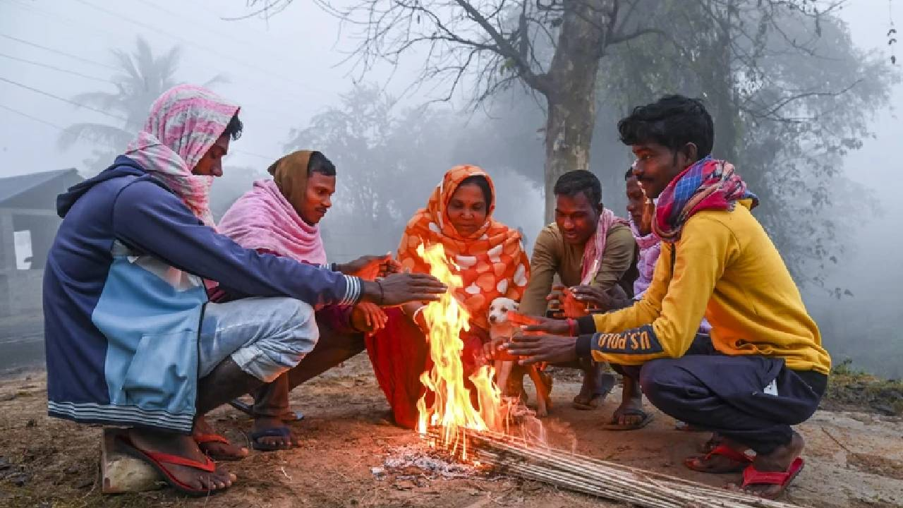 उत्तर भारत में ठंड और कोहरा चरम पर, दक्षिण में भारी बारिश से जनजीवन प्रभावित; 19 नवंबर से बर्फबारी का अलर्ट