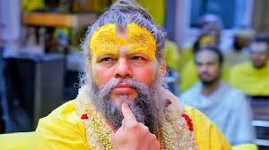 प्रेमानंद जी महाराज के भ्रमण में बुज़ुर्ग ने मधुकरी अर्पित की, दक्षिणा लेने से किया इनकार | वीडियो वायरल