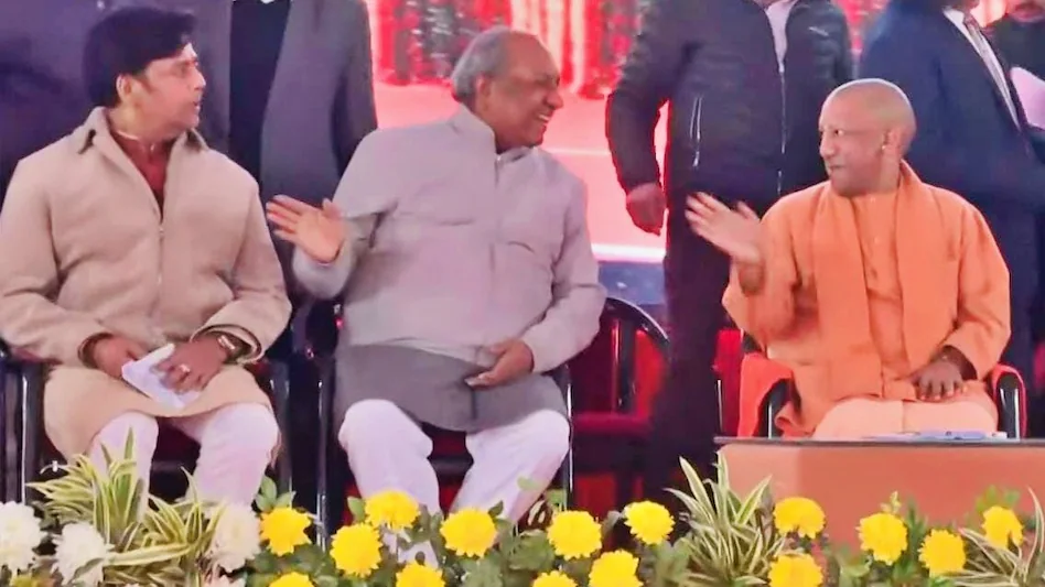 In Gorakhpur, CM Yogi took a dig at BJP MP Ravi Kishan and Minister Sanjay Nishad from the stage.
