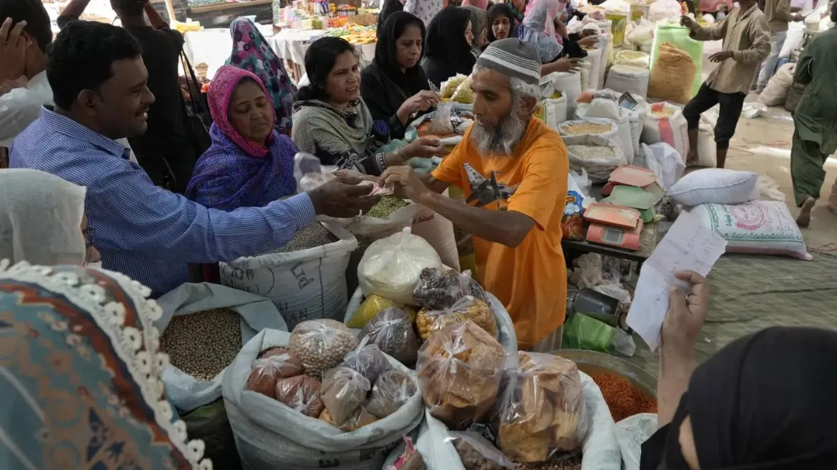 Pakistan Inflation: पाकिस्तान में महंगाई का कहर, 1 किलो चावल 320 रुपये तो चिकन 840 रुपये के पार