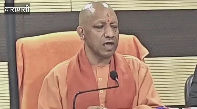 वाराणसी में CM योगी का विपक्ष पर हमला, बोले– काशी का विकास कांग्रेस को नहीं पच रहा