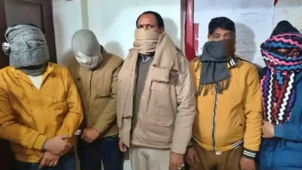 प्रयागराज: महिला IAS अधिकारी के घर सेक्स रैकेट का भंडाफोड़, 9 गिरफ्तार