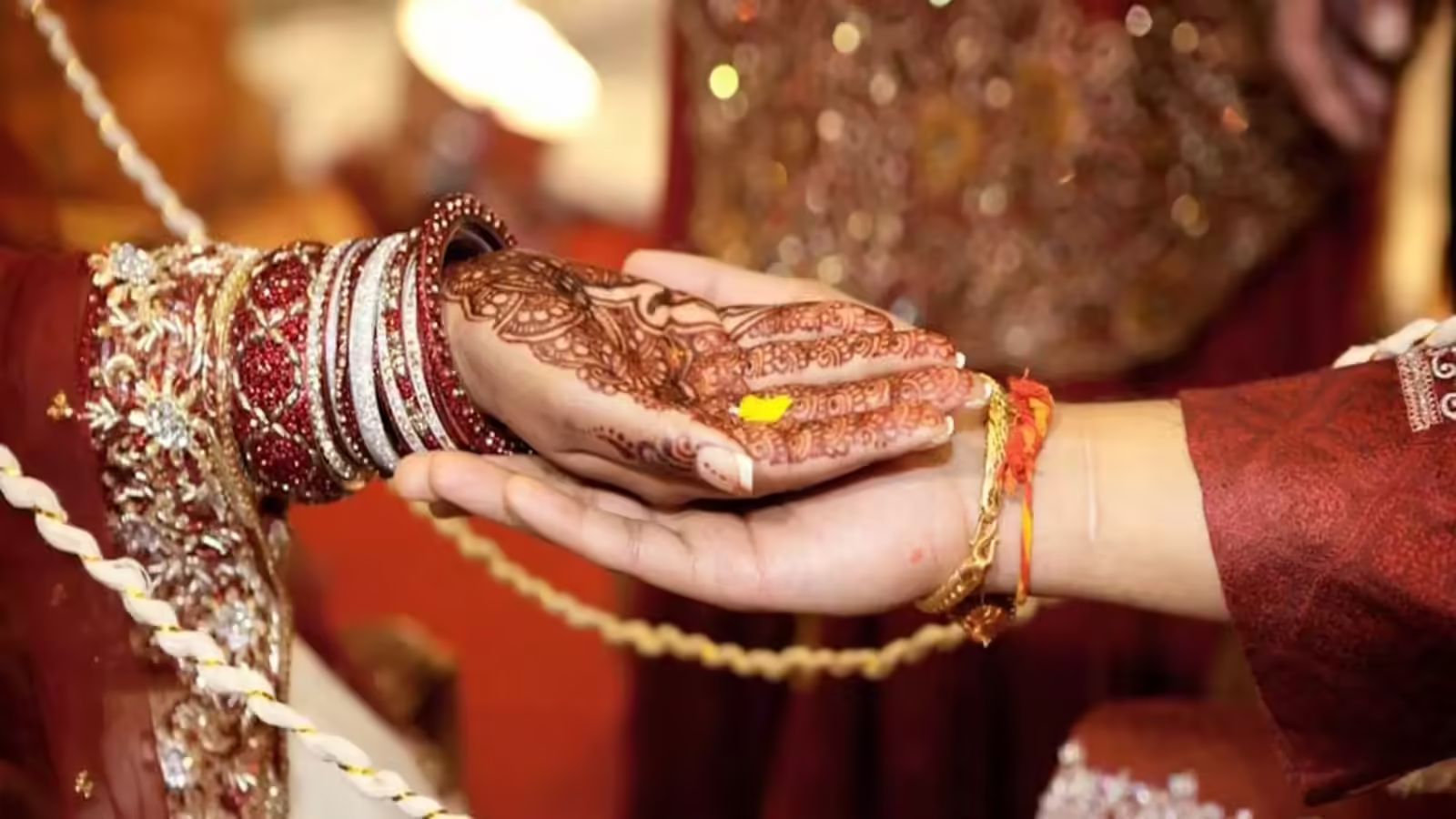 मथुरा में शादी का ड्रामा: वॉशरूम का बहाना बनाकर दूल्हा फरार, दो सगी बहनों की शादी टूटी
