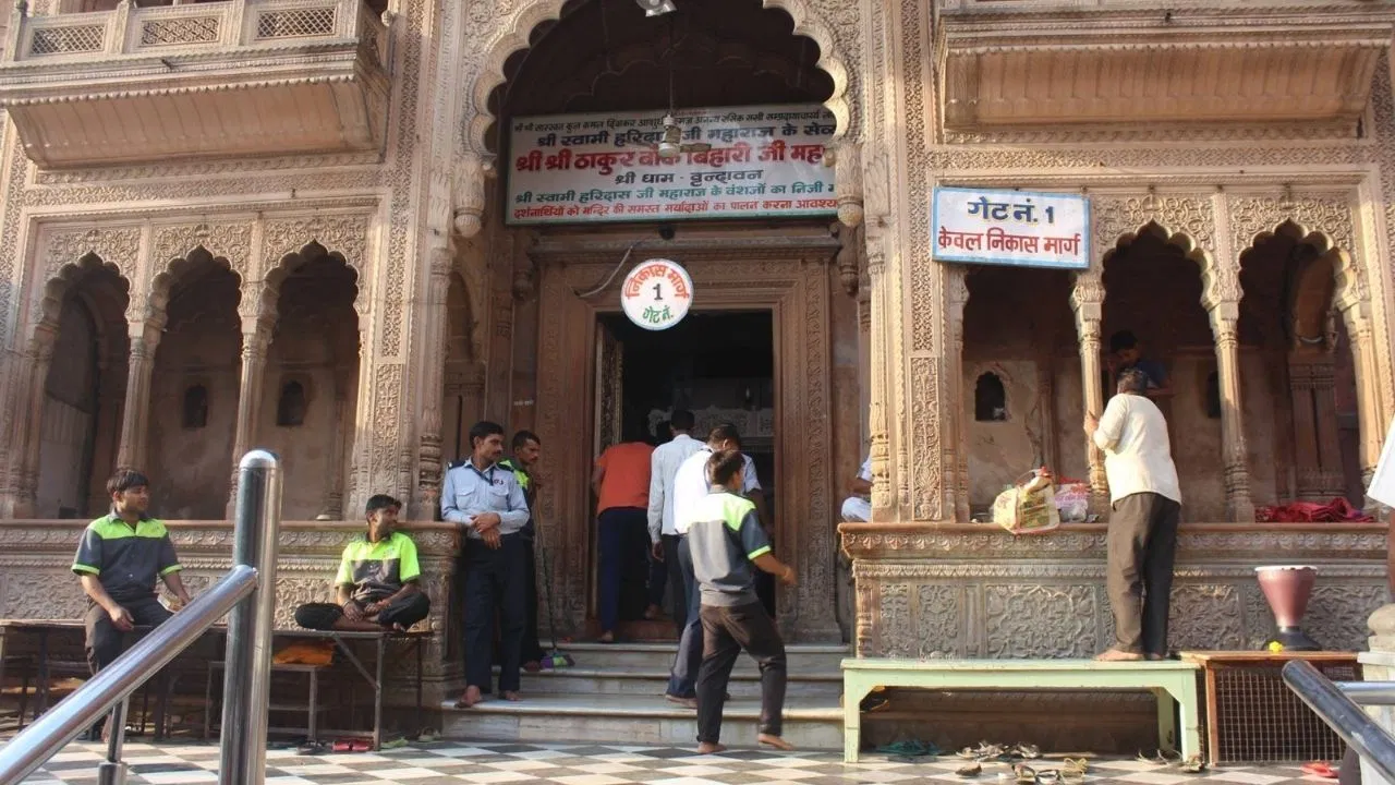 Banke Bihari Temple Railing Contract विवाद: सलीम अहमद को ठेका मिलने पर संत नाराज, CM योगी को लिखा पत्र