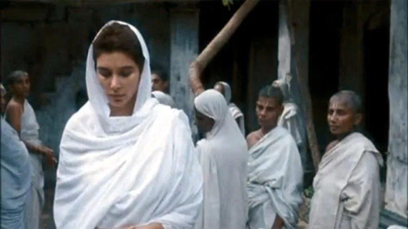 विधवा स्त्रियों का श्रृंगार क्यों रोका गया? धर्म नहीं, समाज ने बनाई अमानवीय परंपरा