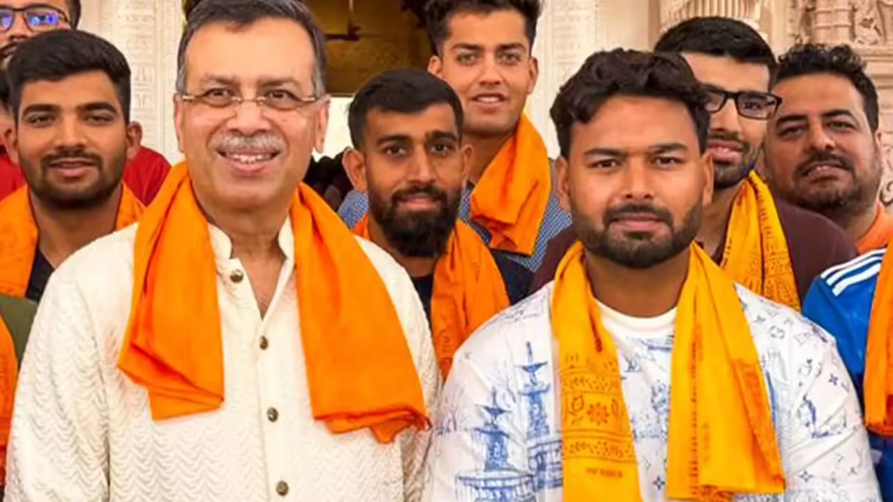 Rishabh Pant Ram Mandir Ayodhya visit: IPL से पहले LSG टीम पहुंची अयोध्या, ऋषभ पंत और संजीव गोयनका ने रामलला के दर्शन कर मांगा जीत का आशीर्वाद