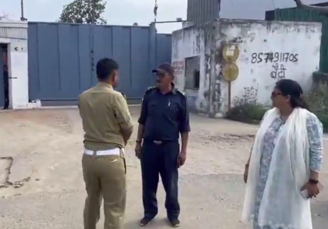 कानपुर देहात :अवैध पार्किंग के खिलाफ प्रशासन सख्त, संयुक्त अभियान में 100 वाहनों के कटे चालान