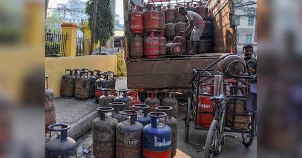LPG Price Hike: आधी रात LPG महंगा: 19 किलो सिलेंडर पर ₹200 का झटका, जानें नए रेट और वजह
