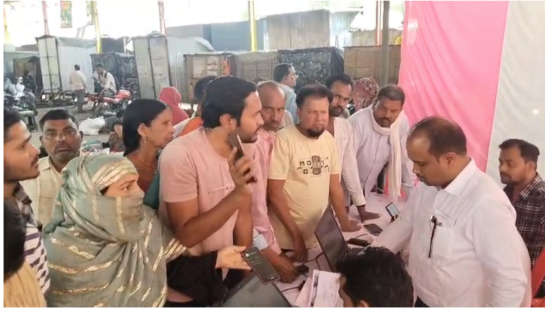 हमीरपुर में स्मार्ट मीटर कैंप बना विरोध का मंच: हजारों के बिल से भड़के उपभोक्ता, मौके पर हंगामा